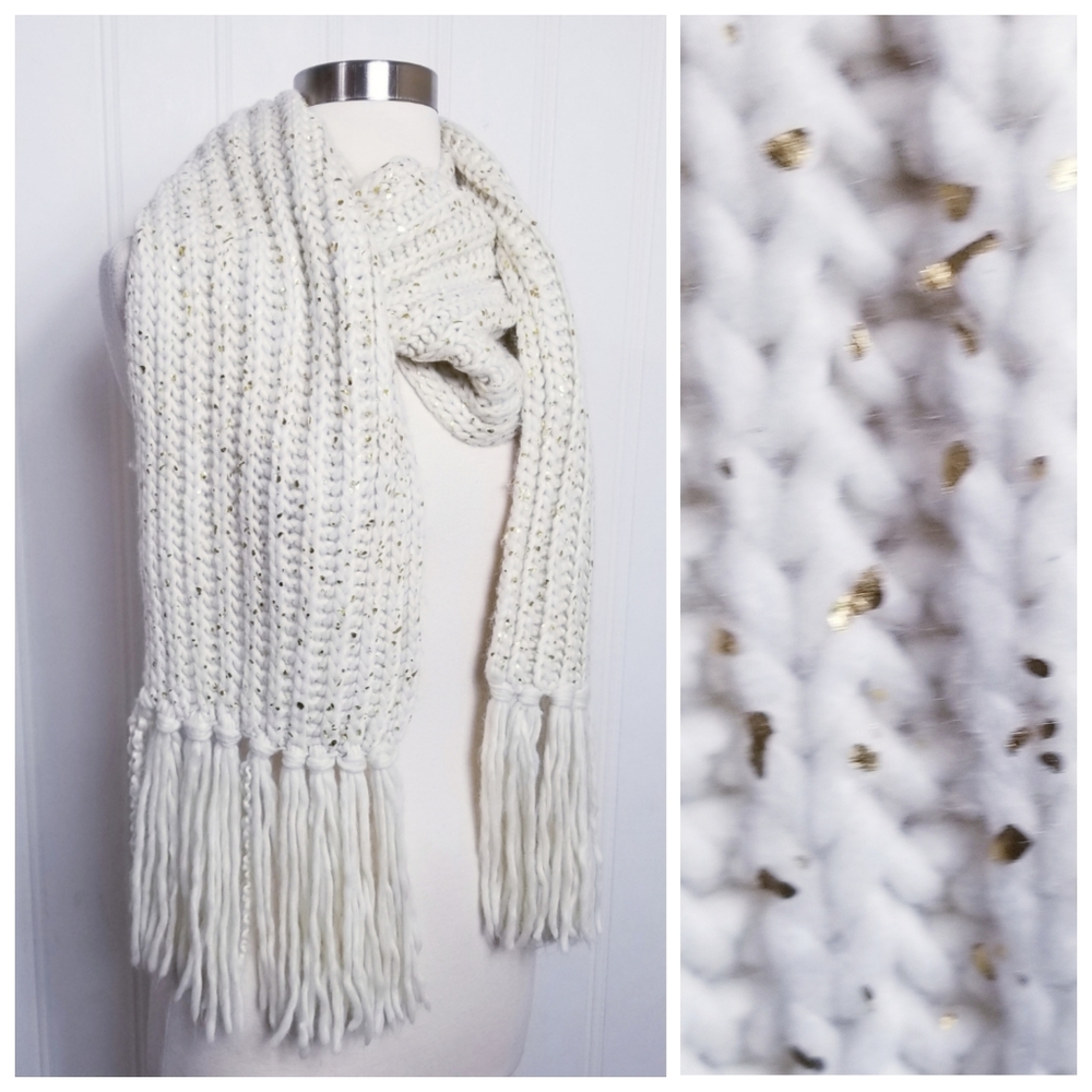 FatFace Chunky Knit Oversized Scarf OS Gold Fleck Fringe Cream